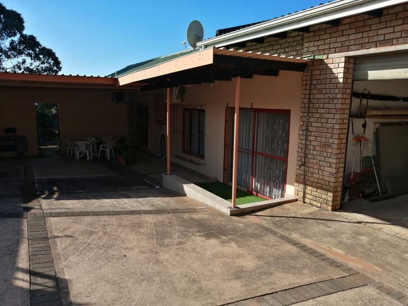 5 Bedroom Property for Sale in Hibberdene KwaZulu-Natal