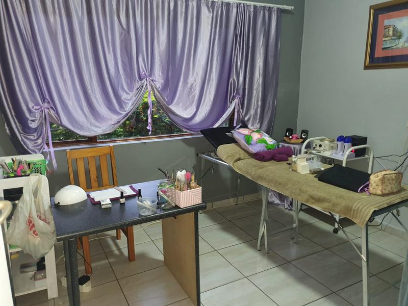 5 Bedroom Property for Sale in Trafalgar KwaZulu-Natal