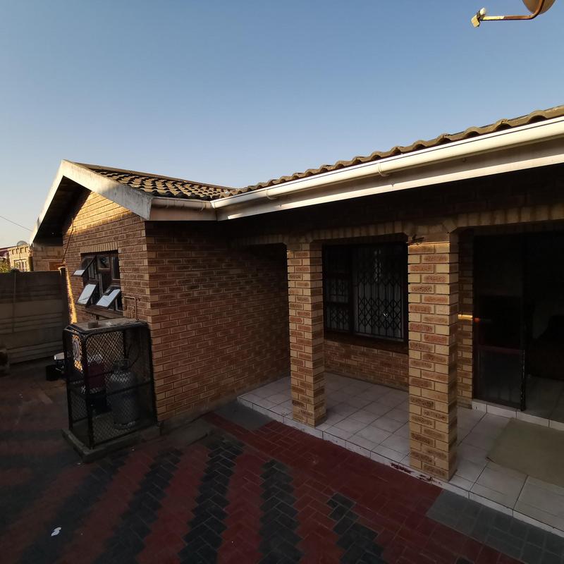 To Let 4 Bedroom Property for Rent in Inanda KwaZulu-Natal