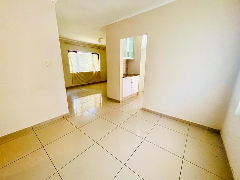 To Let 3 Bedroom Property for Rent in Umlazi KwaZulu-Natal