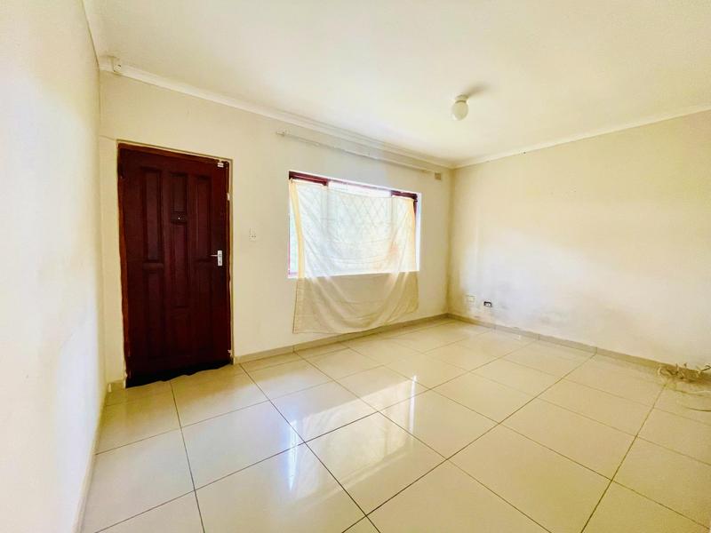 To Let 3 Bedroom Property for Rent in Umlazi KwaZulu-Natal