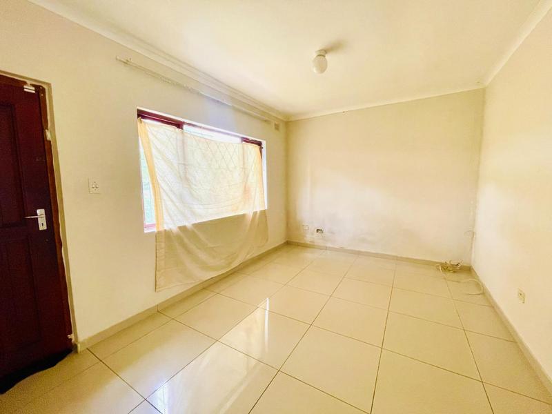 To Let 3 Bedroom Property for Rent in Umlazi KwaZulu-Natal