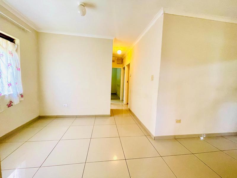 To Let 3 Bedroom Property for Rent in Umlazi KwaZulu-Natal