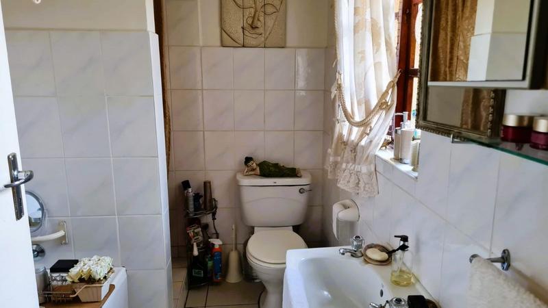 1 Bedroom Property for Sale in Port Edward KwaZulu-Natal