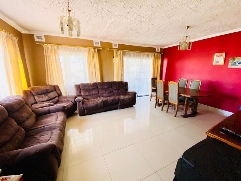 3 Bedroom Property for Sale in Risecliff KwaZulu-Natal