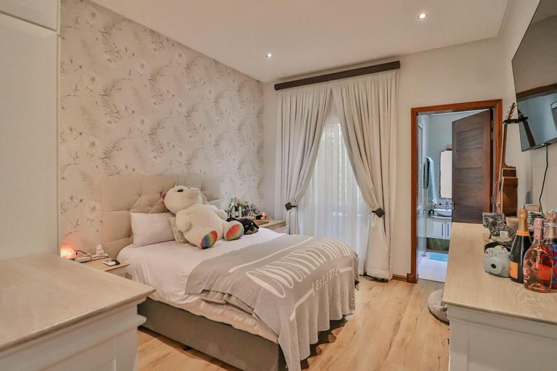 5 Bedroom Property for Sale in Montrose KwaZulu-Natal