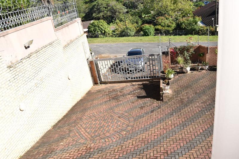 5 Bedroom Property for Sale in Umzinto KwaZulu-Natal