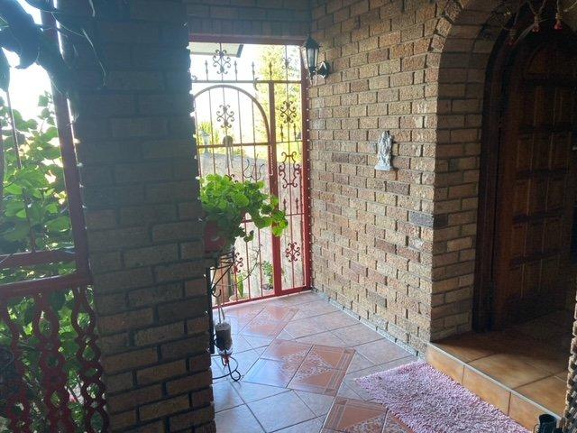 5 Bedroom Property for Sale in Rose Park KwaZulu-Natal