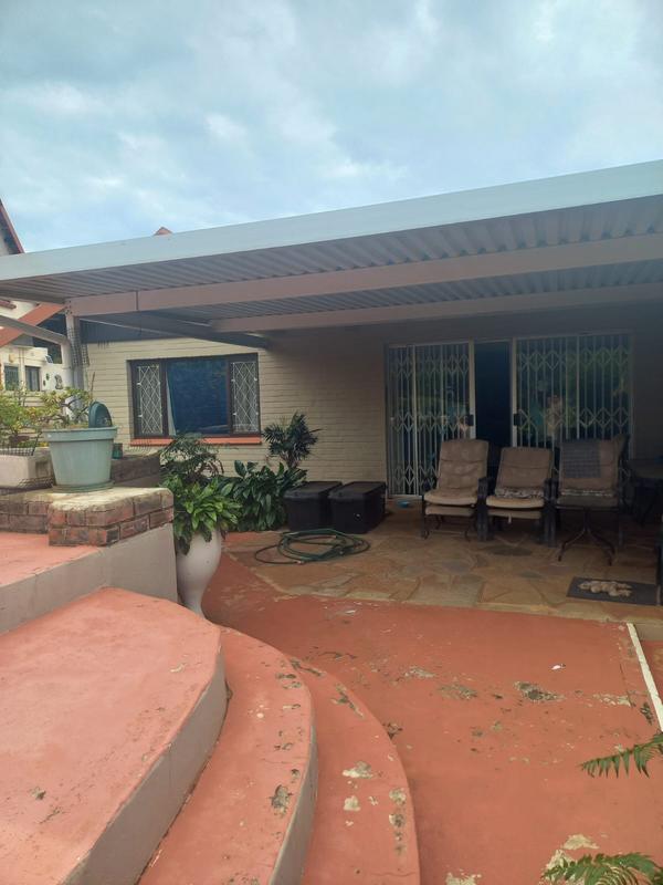 5 Bedroom Property for Sale in Umkomaas KwaZulu-Natal