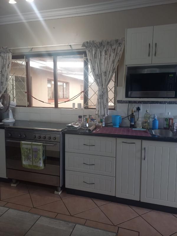 5 Bedroom Property for Sale in Umkomaas KwaZulu-Natal