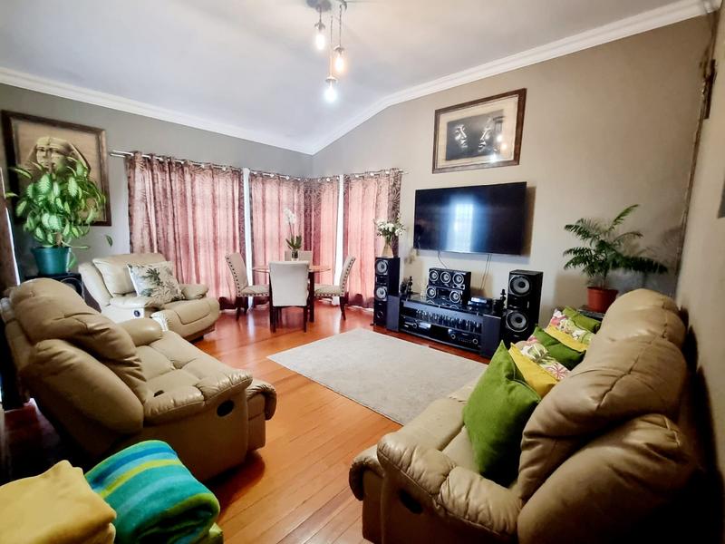 3 Bedroom Property for Sale in Sherwood KwaZulu-Natal