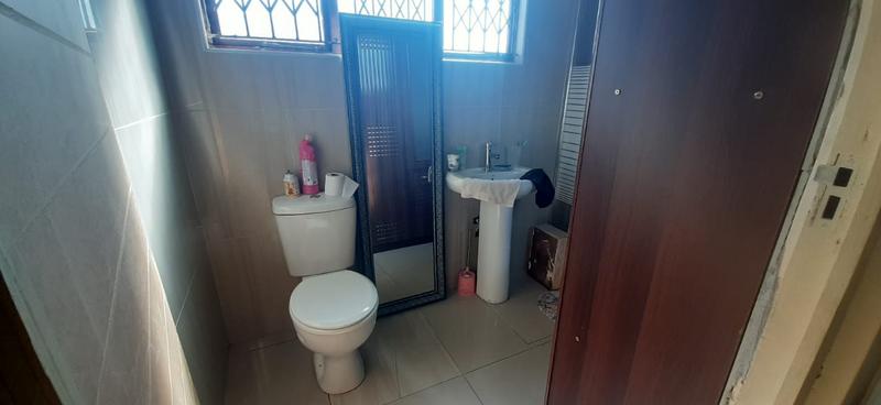 2 Bedroom Property for Sale in Umlazi KwaZulu-Natal