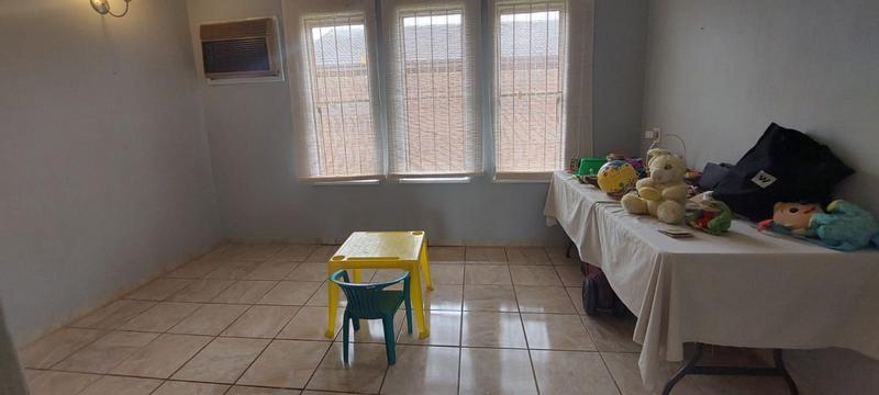 To Let 4 Bedroom Property for Rent in Richem KwaZulu-Natal