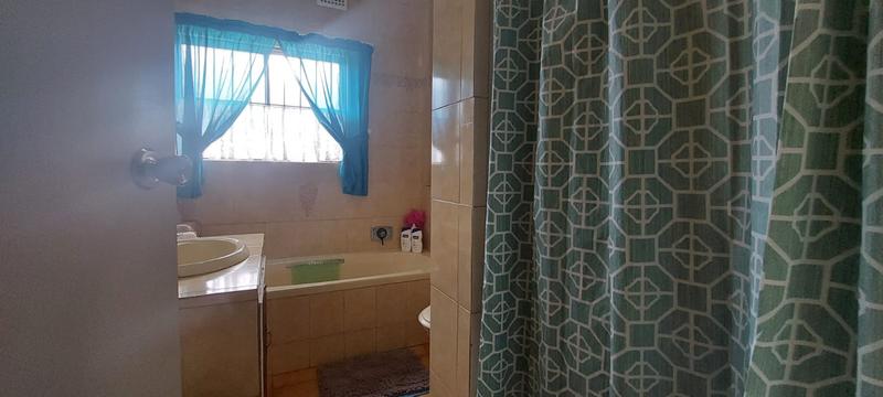 To Let 4 Bedroom Property for Rent in Richem KwaZulu-Natal