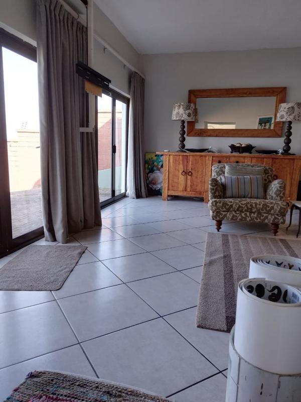 5 Bedroom Property for Sale in Hibberdene KwaZulu-Natal