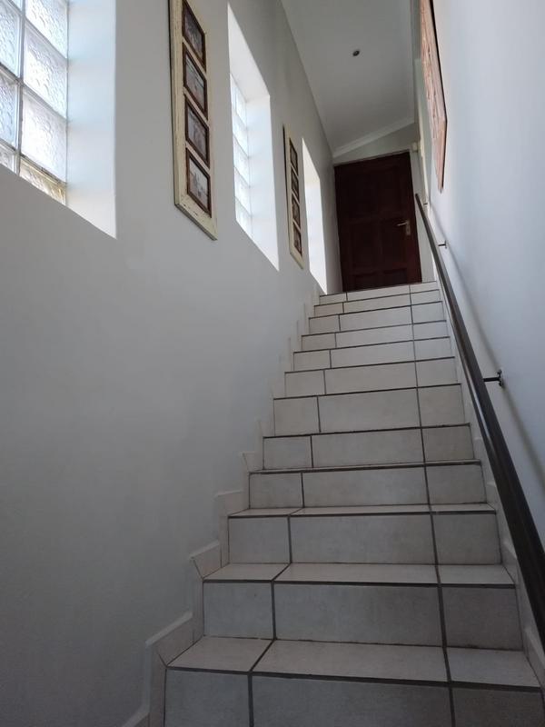 5 Bedroom Property for Sale in Hibberdene KwaZulu-Natal