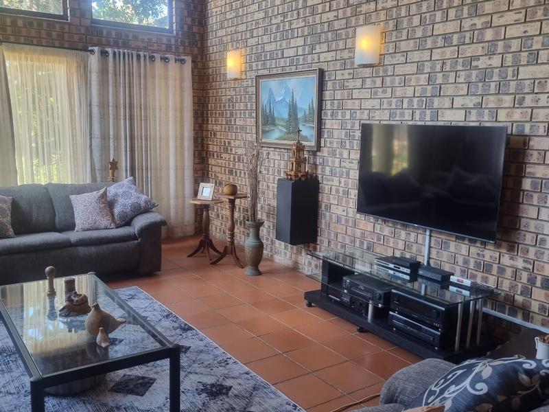 8 Bedroom Property for Sale in Umtentweni KwaZulu-Natal