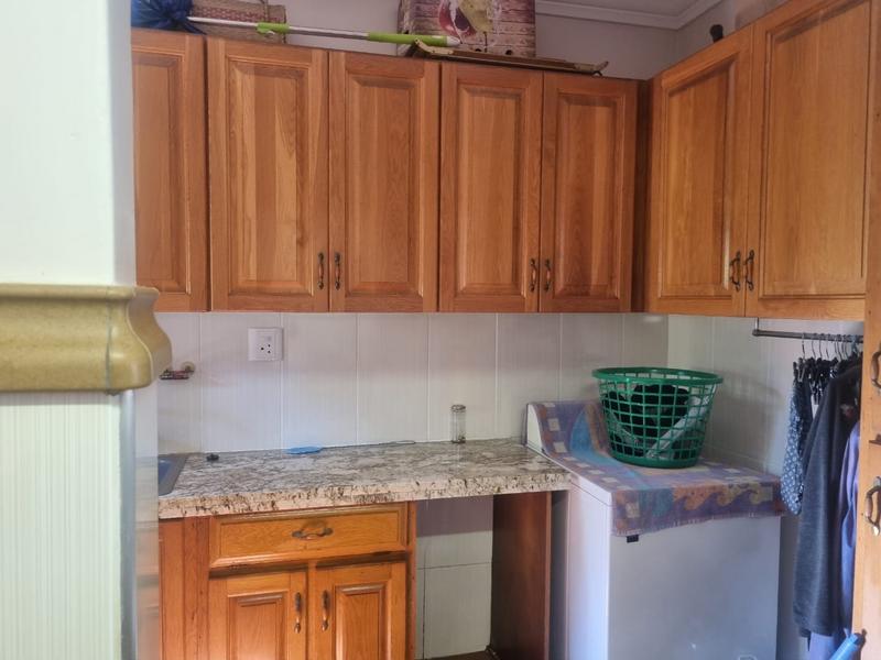 8 Bedroom Property for Sale in Umtentweni KwaZulu-Natal