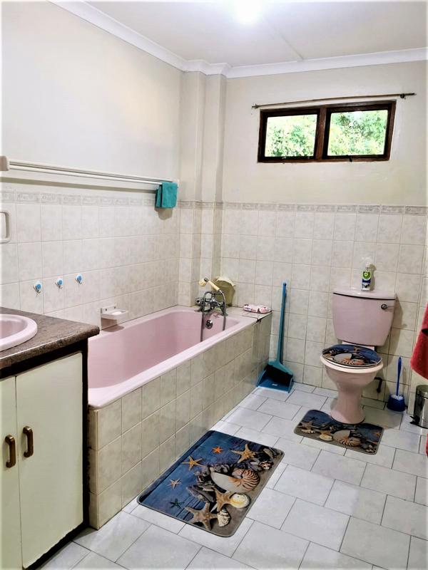 5 Bedroom Property for Sale in Umkomaas KwaZulu-Natal