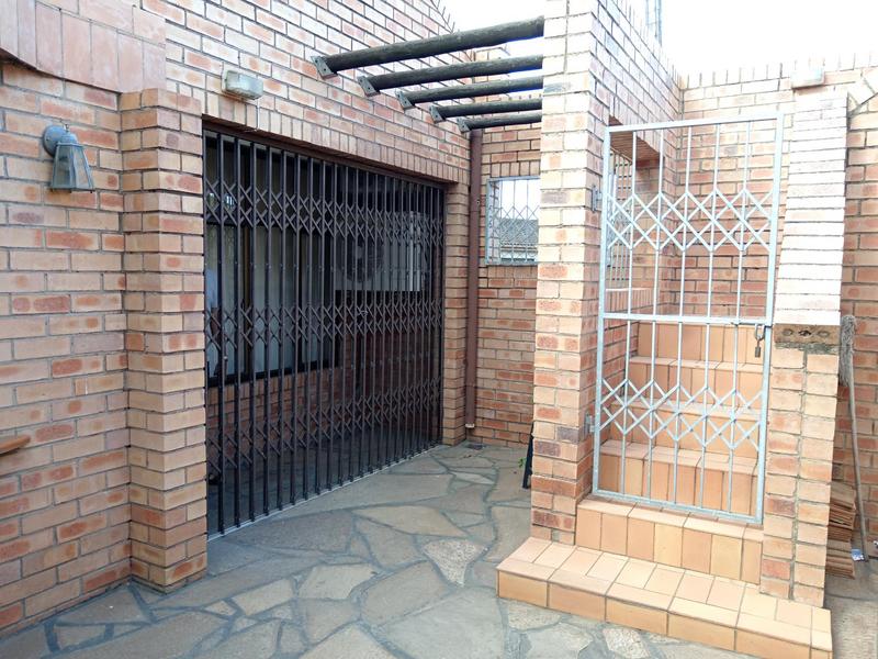 4 Bedroom Property for Sale in Northcroft KwaZulu-Natal