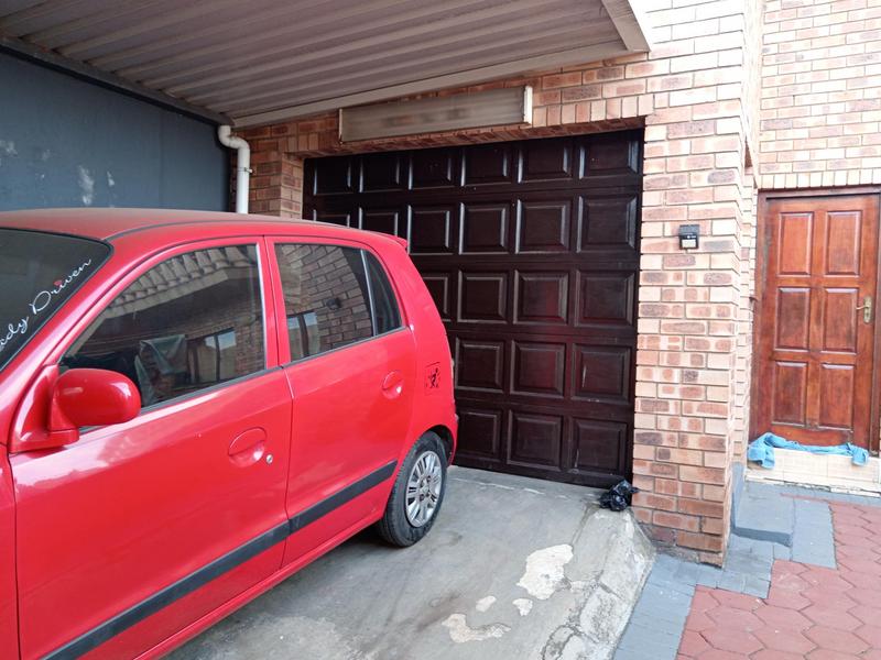 4 Bedroom Property for Sale in Northcroft KwaZulu-Natal