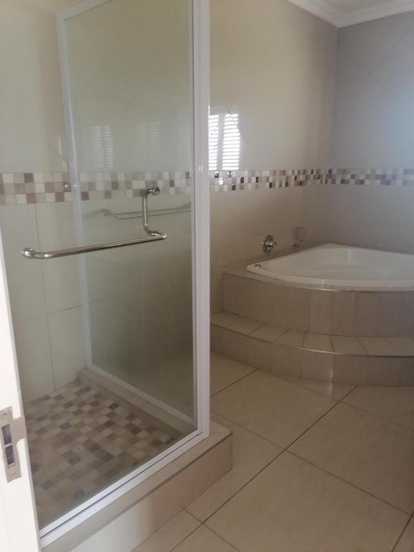 5 Bedroom Property for Sale in Umhlanga Ridge KwaZulu-Natal