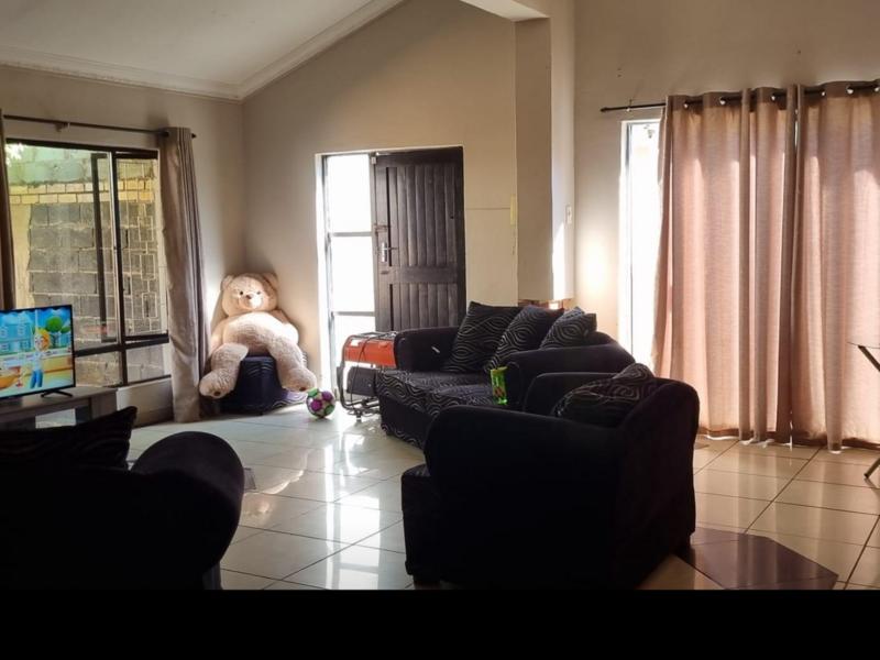 8 Bedroom Property for Sale in Epworth KwaZulu-Natal