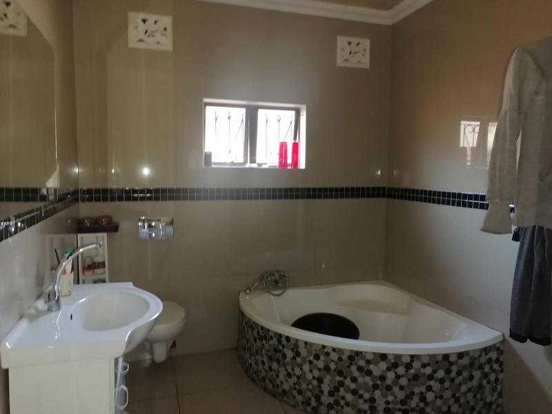 To Let 4 Bedroom Property for Rent in Brackenham KwaZulu-Natal