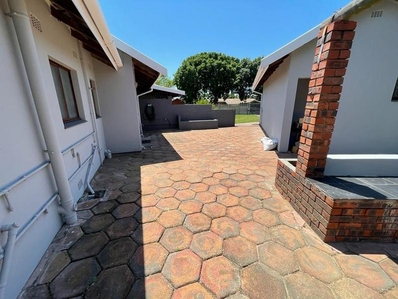 4 Bedroom Property for Sale in Veld En Vlei KwaZulu-Natal