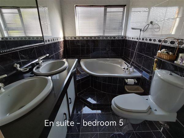 5 Bedroom Property for Sale in Overport KwaZulu-Natal