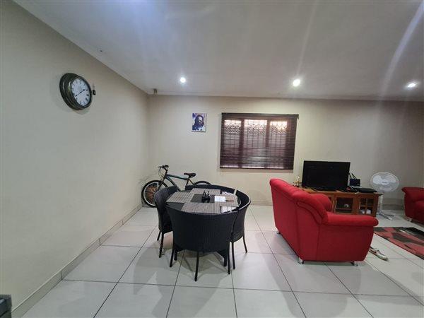 3 Bedroom Property for Sale in Grove End KwaZulu-Natal