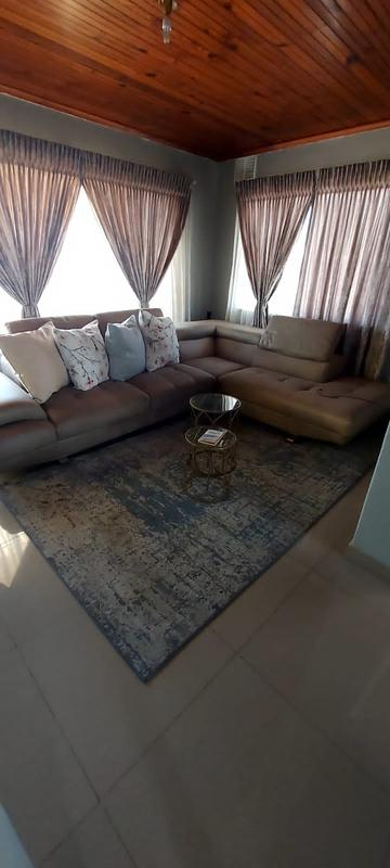 6 Bedroom Property for Sale in Chatsworth KwaZulu-Natal