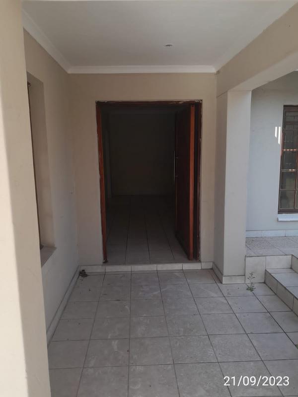 To Let 3 Bedroom Property for Rent in La Lucia KwaZulu-Natal