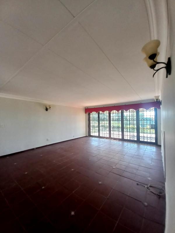 3 Bedroom Property for Sale in Umtentweni KwaZulu-Natal