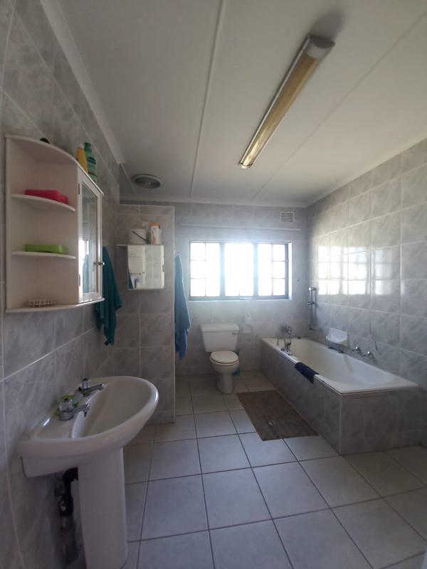 3 Bedroom Property for Sale in Umtentweni KwaZulu-Natal