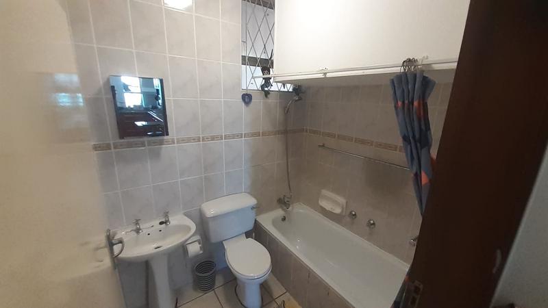 2 Bedroom Property for Sale in Uvongo KwaZulu-Natal