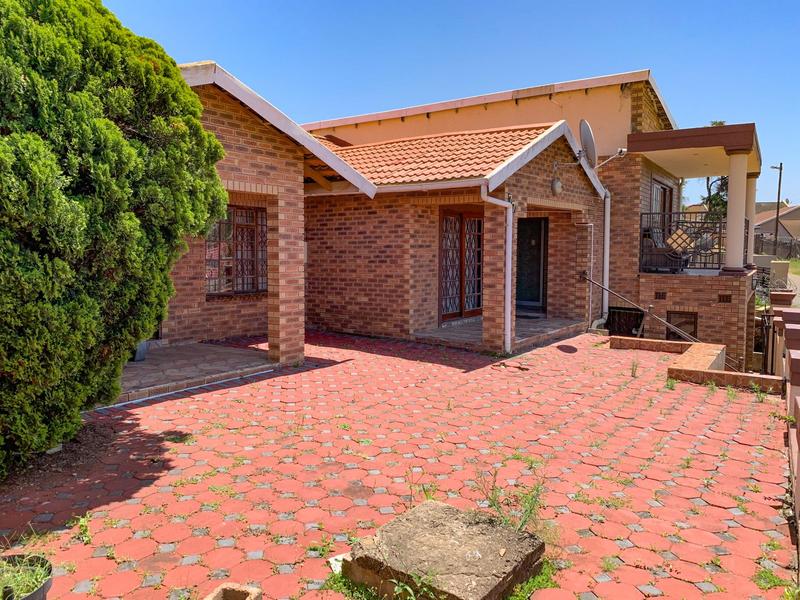 6 Bedroom Property for Sale in Castle Hill KwaZulu-Natal
