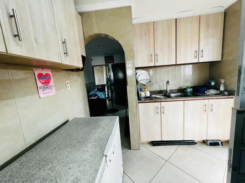 5 Bedroom Property for Sale in Newlands West KwaZulu-Natal