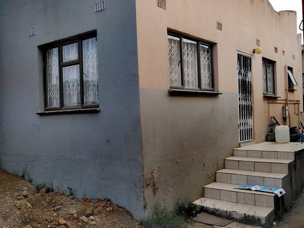 7 Bedroom Property for Sale in Ntuzuma KwaZulu-Natal