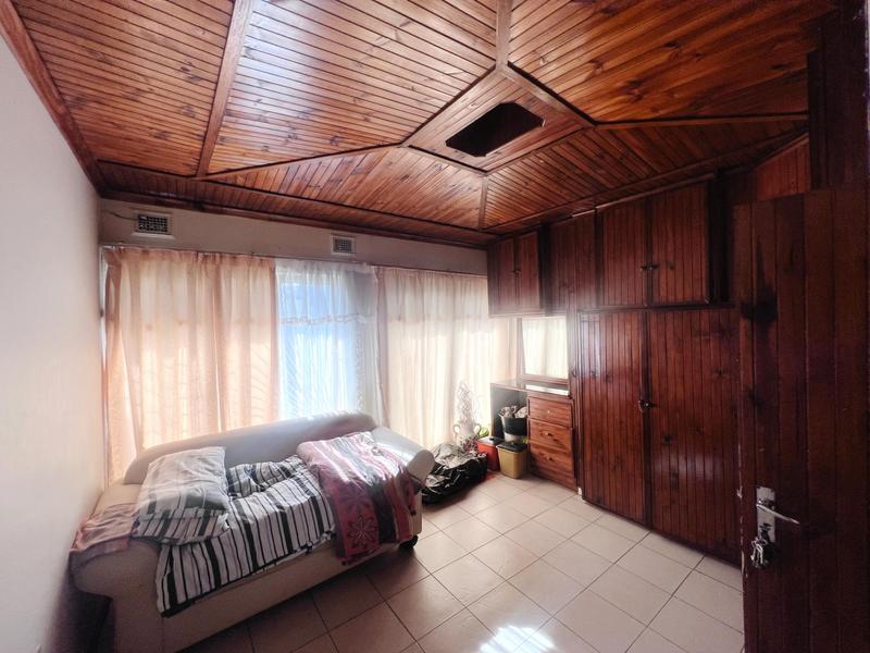 5 Bedroom Property for Sale in Ntuzuma KwaZulu-Natal