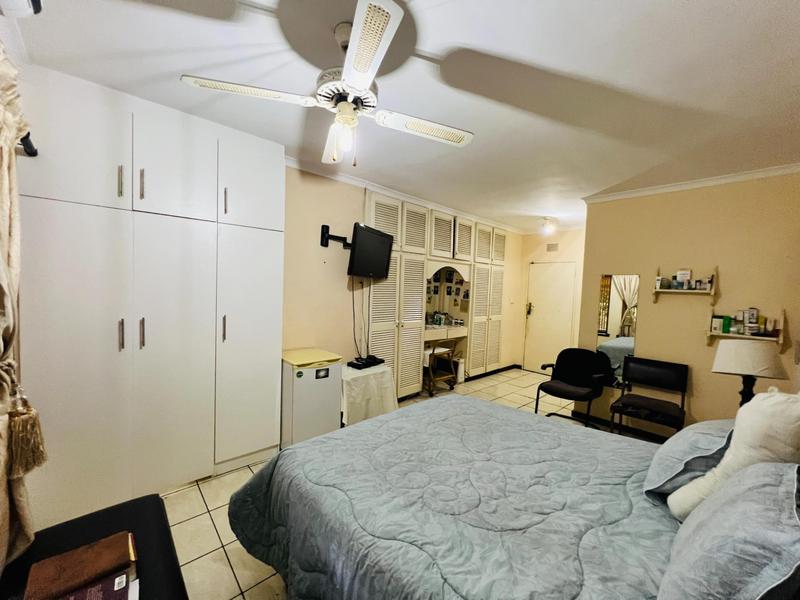 5 Bedroom Property for Sale in Manors KwaZulu-Natal
