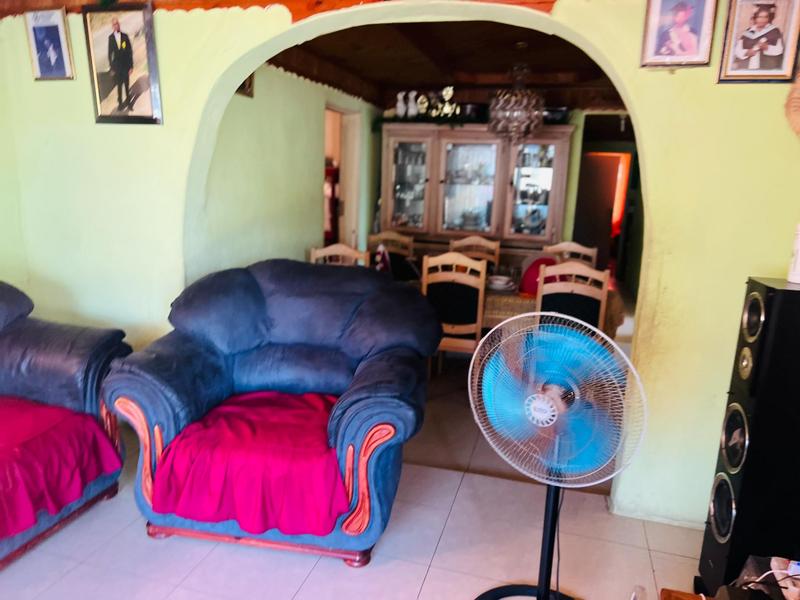5 Bedroom Property for Sale in Umlazi KwaZulu-Natal