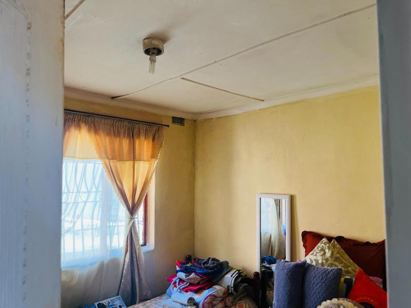 5 Bedroom Property for Sale in Umlazi KwaZulu-Natal