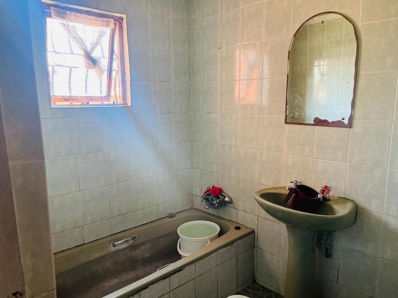 5 Bedroom Property for Sale in Umlazi KwaZulu-Natal
