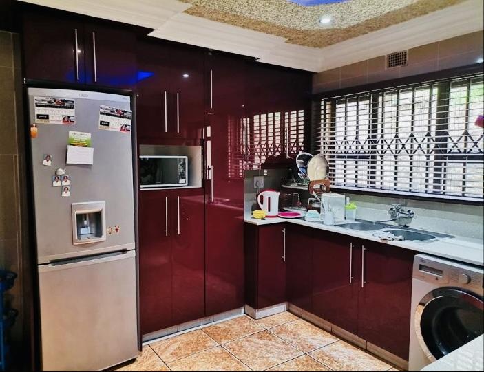3 Bedroom Property for Sale in Umlazi KwaZulu-Natal