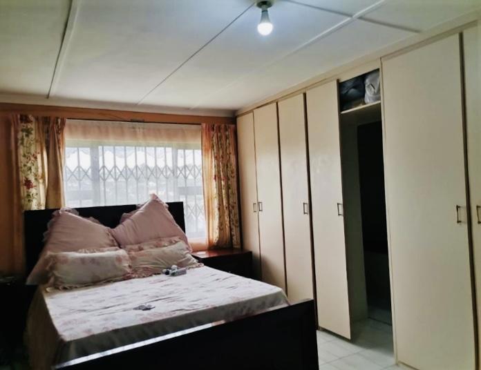 3 Bedroom Property for Sale in Umlazi KwaZulu-Natal