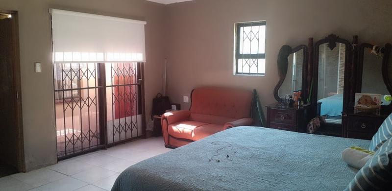 4 Bedroom Property for Sale in Umlazi KwaZulu-Natal