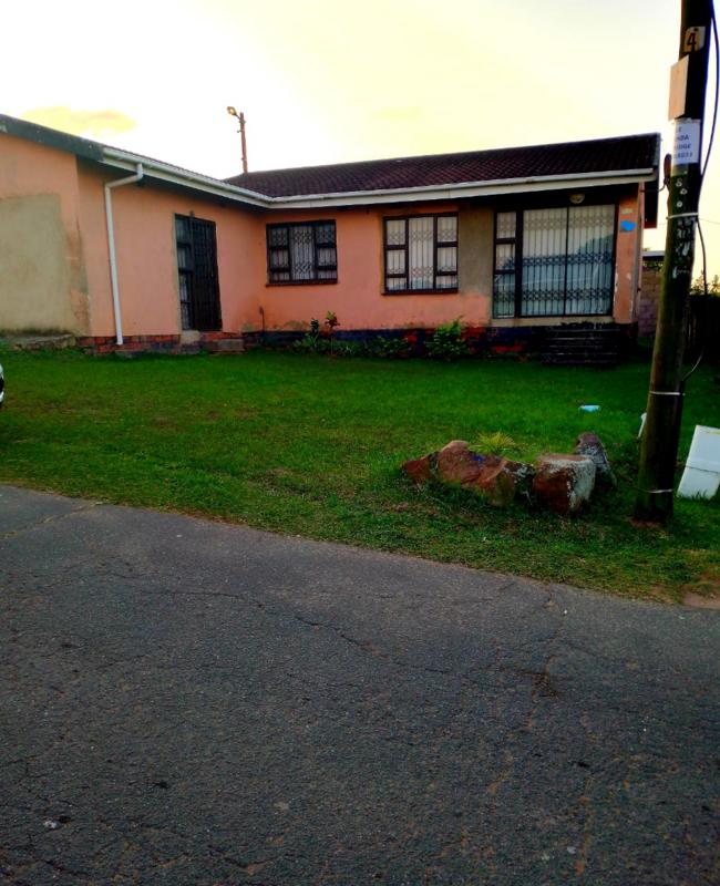 4 Bedroom Property for Sale in Umlazi KwaZulu-Natal
