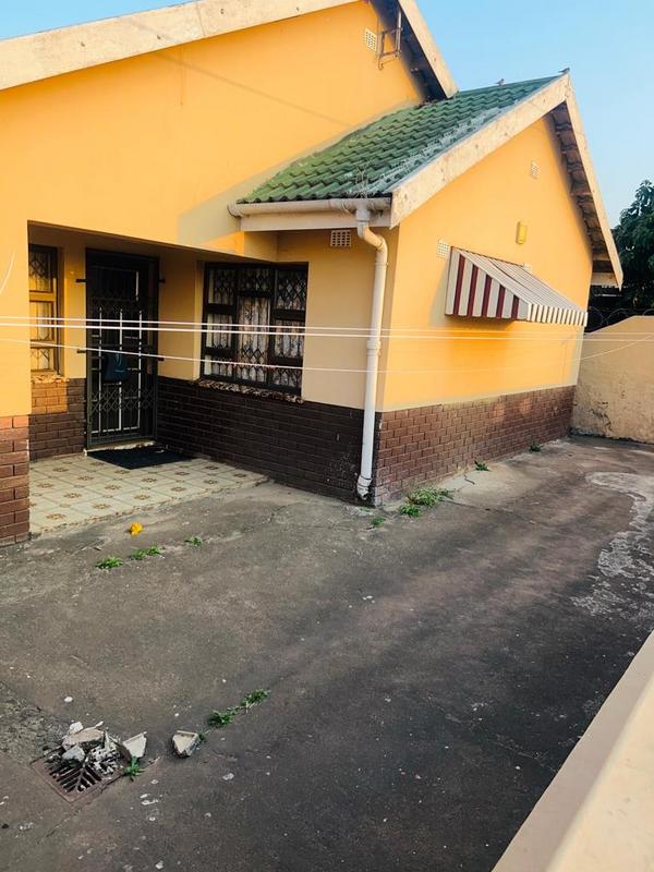 4 Bedroom Property for Sale in Umlazi KwaZulu-Natal