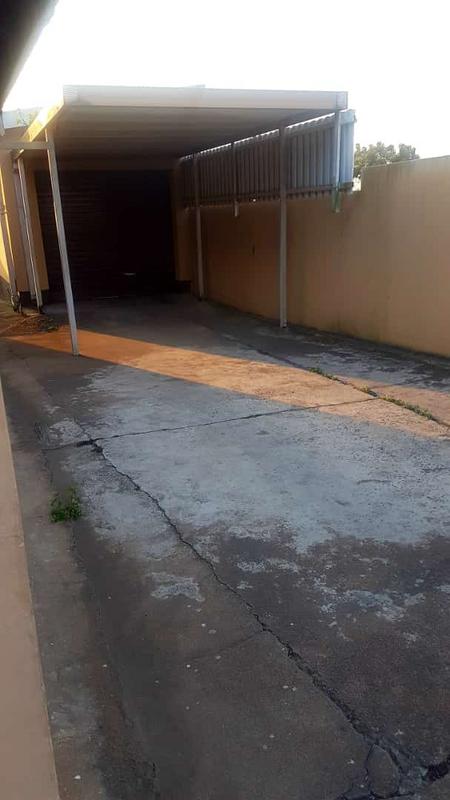 4 Bedroom Property for Sale in Umlazi KwaZulu-Natal